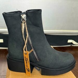 Seven7 Black Vault Boots Size 7 NWT